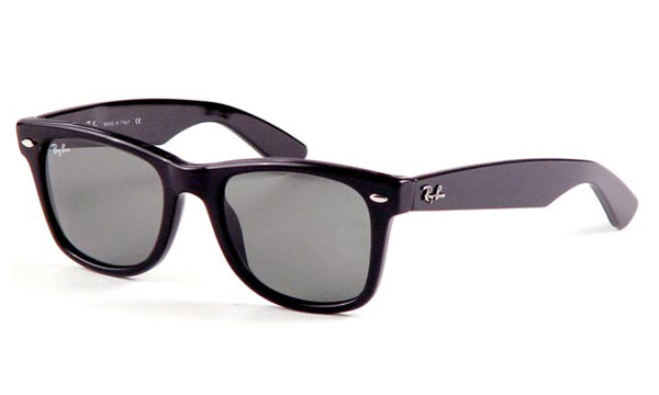 http://www.trenditude.fr/IMG/jpg/lunettes-de-soleil-wayfarer-embleme-de-rayban.jpg