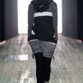 Mini short gris et pull tricolore Yohji Yamamoto collection automne hiver 2010-2011