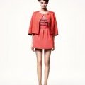 Ensemble jupe et petite veste rouge très bourgeoise, H&M printemps-été 2011 