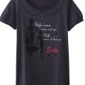 Tee-shirt Uniqlo, message et silhouette Barbie