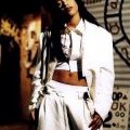 Un look B-Boy au féminin comme Aaliyah