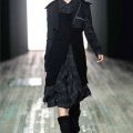 Mini jupe et veste femme Yohji Yamamoto collection automne hiver 2010-2011