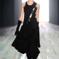 Longue robe noire Yohji Yamamoto collection automne hiver 2010-2011
