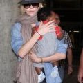 Charlize Theron et son fils Jackson à l’aéroport LAX