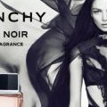 Mariacarla Boscono pose pour la campagne du parfum 2011 Givenchy Dahlia Noir