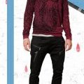 Pull rouge imprimé avec un pantalon àzips Diesel homme, collection Automne Hiver 2010-2011