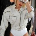 Lady Gaga en perfecto blanc