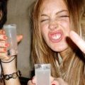 L'actrice Lindsay Lohan a toujours aimé faire la fête et boire de l'alcool avec ses amis, elle vit une période difficile avec des cures à répétition