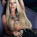 Lady Gaga pose pour Versace Printemps 2014