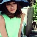 Alexa Chung romantique en vert anis pour Vero Moda