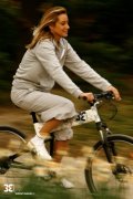 Le vélo pliable B-LOCK... au féminin