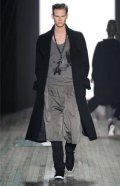 Tee-shirt graphique et short homme Yohji Yamamoto collection automne hiver 2010-2011