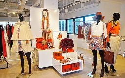 La section femme de la boutique H&M à Singapour