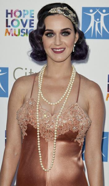 Katy Perry impose la tendances de 20's lors d'un Gala