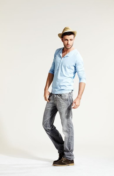 Ensemble tee-shirt et jean chapeau de paille style borsalino collection homme printemps-été 2011 IKKS