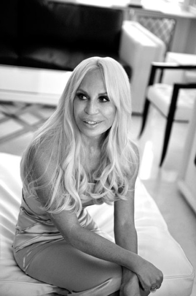 Donatella Versace directrice de la maison Versace depuis 1997 collabore avec H&M pour l'hiver 2011/2012