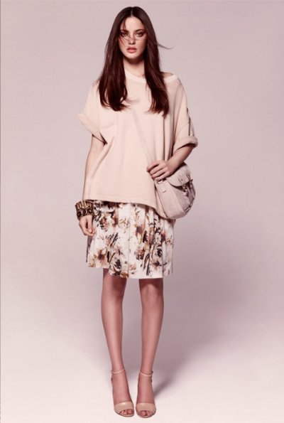 Tee shirt ample beige jupe imprimée fleur besace Mango collection femme été 2011