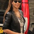 Beyonce armée de ses wayfarer