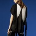 Un top noir en soie Zara, collection Printemps-Été 2012