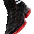 Modèle noir et rouge AdiZero chaussure Adidas 2011 pour les joueurs de basket