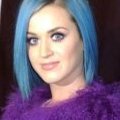 Katy perry adopte le bleu roi