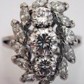 Bague vintage or blanc diamants en navette disponible chez bijoux-anciens-paris-com