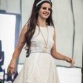 Lana Del Rey choisit une coiffure 60's pour les Eurockéennes