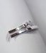 une bague solitaire avec un zircon