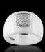Une bague Guy Laroche en céramique blanche