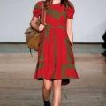 Longue robe rouge kaki et sac army Marc by Marc Jacobs hiver 2011