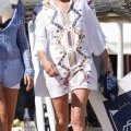 Kate Moss néglige sa tenue à Saint-Tropez