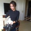 Victoria Beckham joue à la poupée