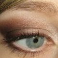 Maquillage naturel brun de l'oeil pour affirmer votre style nude cet été