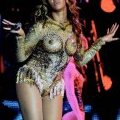 Beyoncé, tétons à l'air sur scène ?