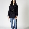 Trench-coat bleu marine et jeans IKKS collection femme automne-hiver 2010-2011