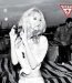 Claudia Schiffer sexy en blanc pour les 30 ans de Guess