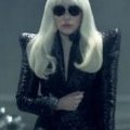 Lady Gaga, dans un look futuriste signé Dsquared2