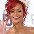 Rihanna, reine de feu ! En rouge.