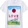 Karl Lagerfeld dessine une aquarelle pour les rescapés du seisme du Japon sur un tee shirt Uniqlo 2011