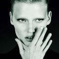 Lara Stone devient la nouvelle égérie de Calvin Klein