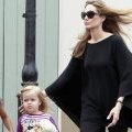 La fille d'Angelina Jolie, Zahara, adopte les cheveux bleus