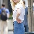 Kirsten Dunst ravissante en jupe denim