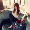 Charlotte Gainsbourg posant pour Drew Barrymore et Tommy Hilfiger