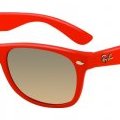 Monture en caoutchouc rouge rose et verres gris clairs lunettes de soleil Ray Ban Wayfarer New