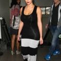 Kim Kardashian : sexy et en forme à l’aéroport de Los Angeles