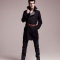 Manteau en laine marine ceinture boots noires H&M mode homme automne hiver 2010 2011