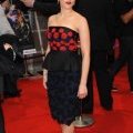 Scarlett Johansson dans sa robe de soirée bustier Prada à Londres