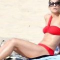 Jennifer Lopez, en bikini sur la plage