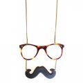 Le sautoir lunettes-moustache de Justine Clenquet