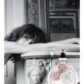 Freja Beha Erichsen pose pour le nouveau parfum Valentino